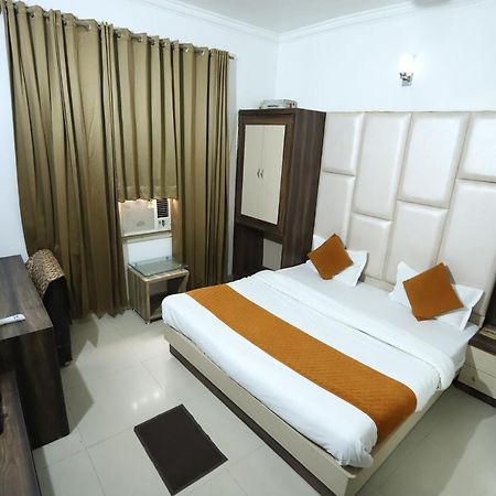 Hotel Malhotra Inn 50 Meter From Golden Temple Amritsar Exterior photo