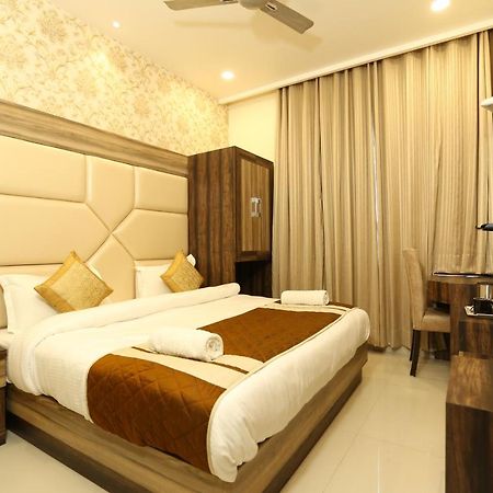 Hotel Malhotra Inn 50 Meter From Golden Temple Amritsar Exterior photo