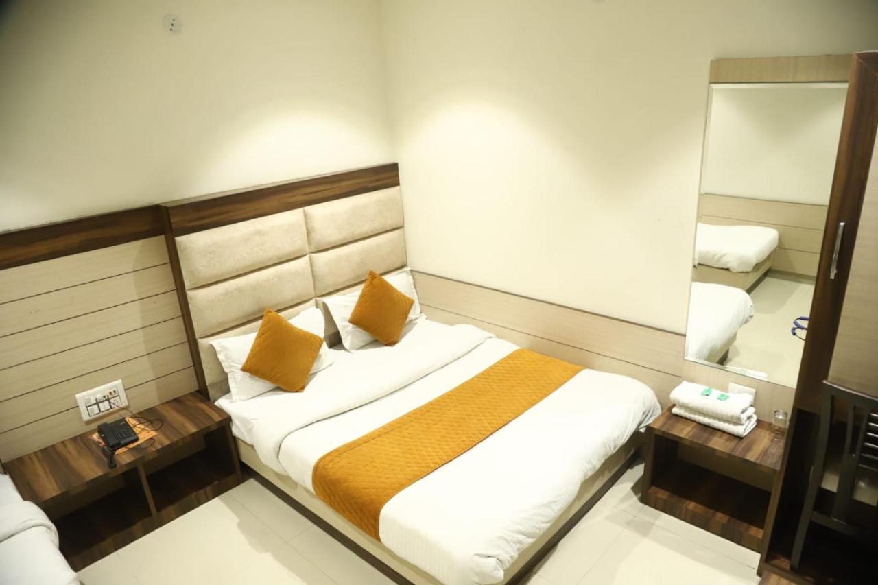 Hotel Malhotra Inn 50 Meter From Golden Temple Amritsar Exterior photo