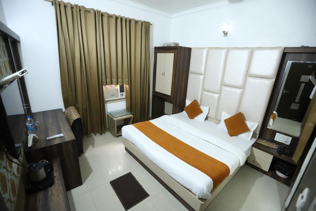 Hotel Malhotra Inn 50 Meter From Golden Temple Amritsar Exterior photo