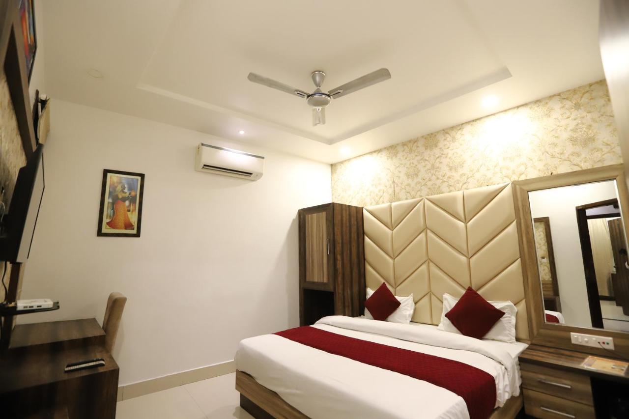 Malhotra Guest House 50 Meter From Golden Temple Amritsar Exterior photo