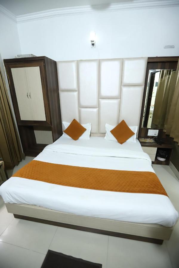 Hotel Malhotra Inn 50 Meter From Golden Temple Amritsar Exterior photo