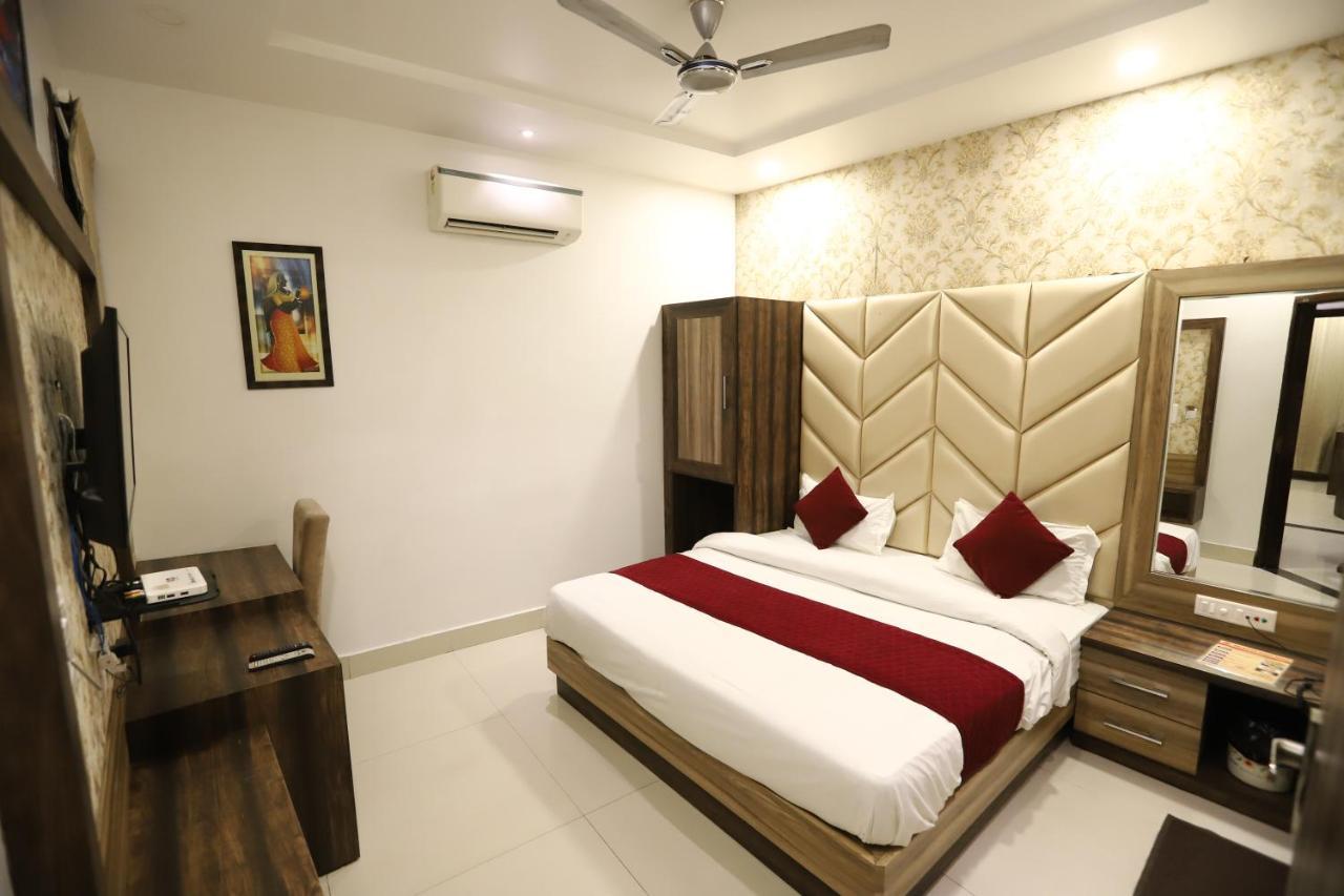 Hotel Malhotra Inn 50 Meter From Golden Temple Amritsar Exterior photo