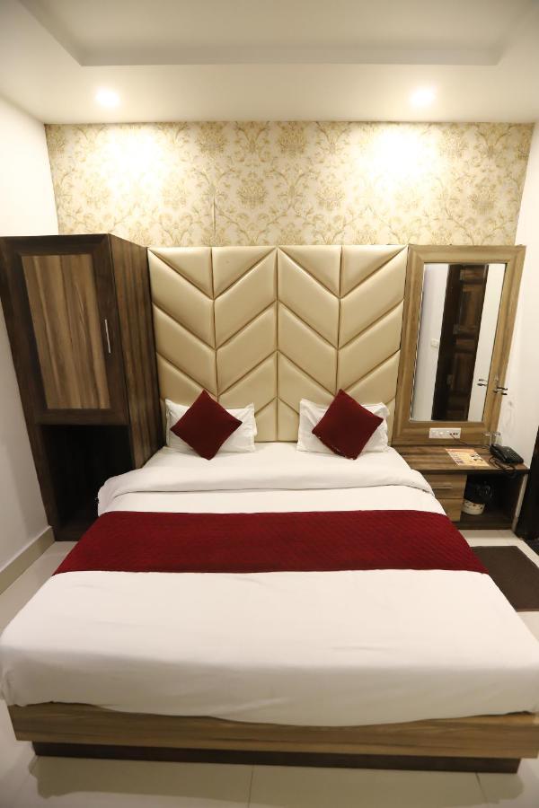 Hotel Malhotra Inn 50 Meter From Golden Temple Amritsar Exterior photo