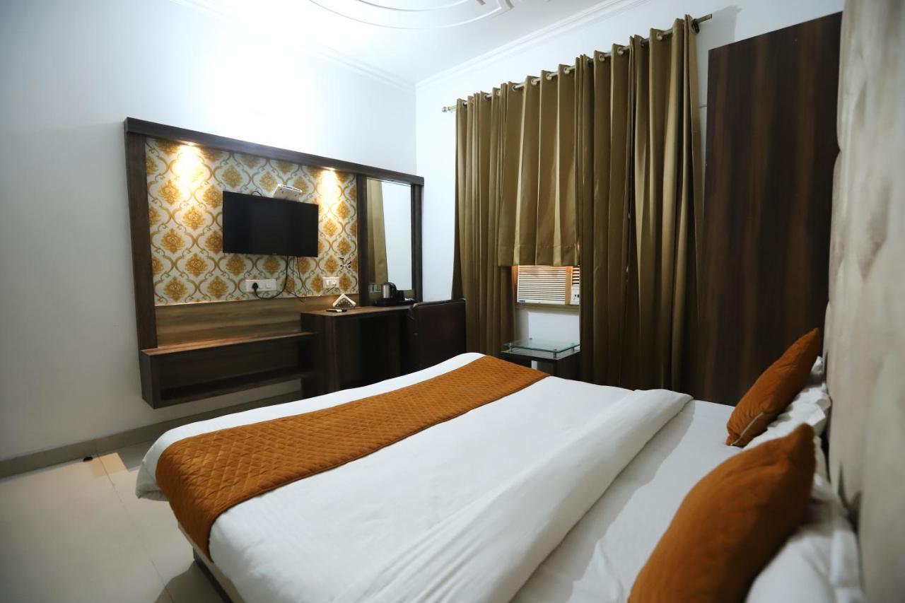 Hotel Malhotra Inn 50 Meter From Golden Temple Amritsar Exterior photo