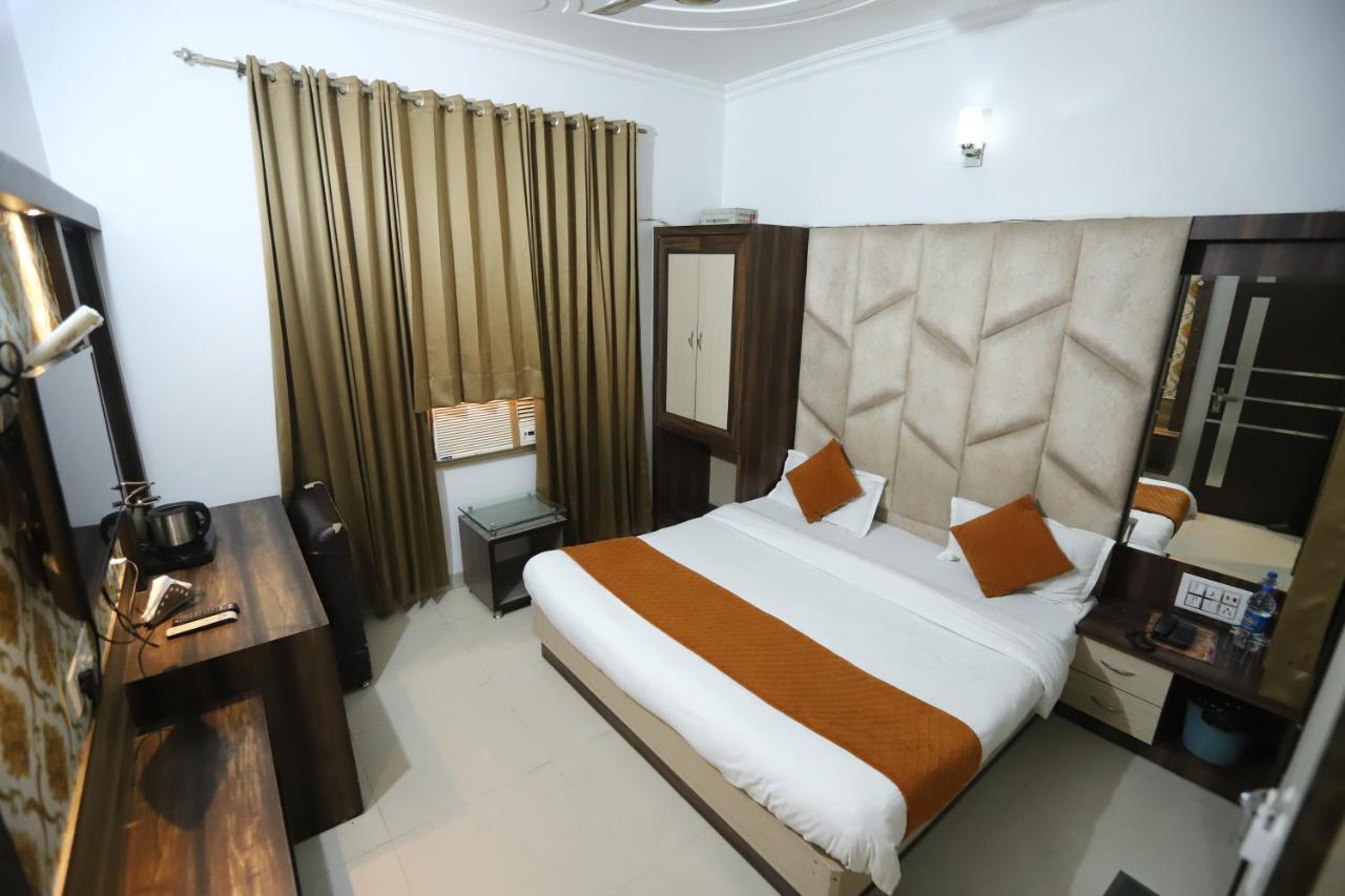 Hotel Malhotra Inn 50 Meter From Golden Temple Amritsar Exterior photo