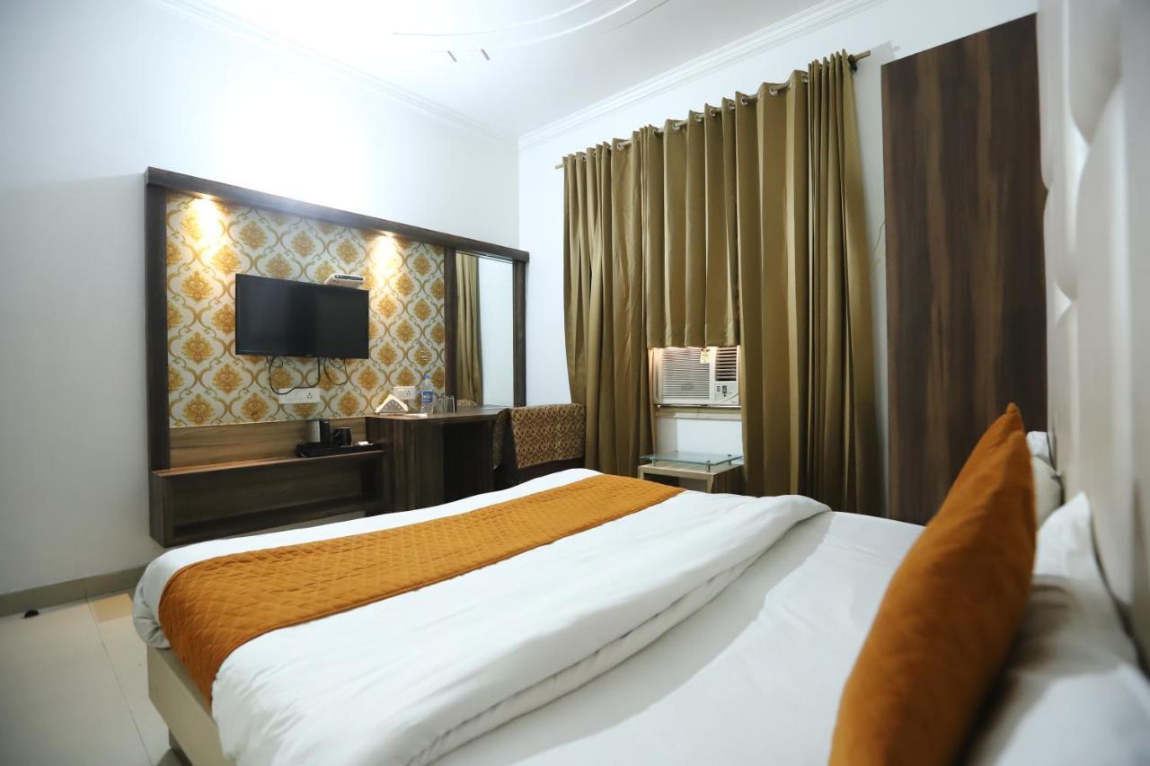 Hotel Malhotra Inn 50 Meter From Golden Temple Amritsar Exterior photo