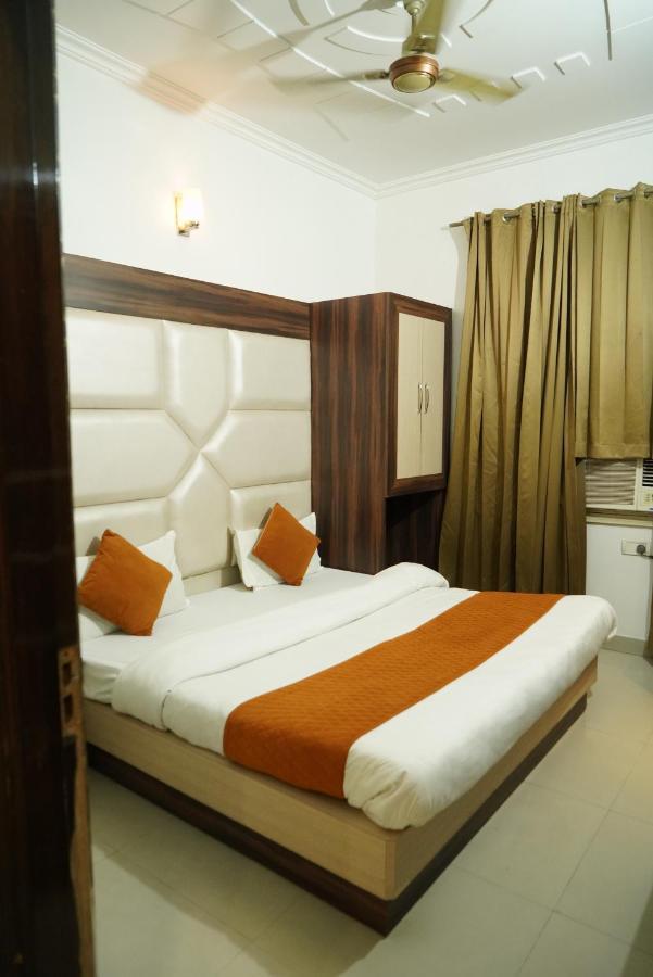 Hotel Malhotra Inn 50 Meter From Golden Temple Amritsar Exterior photo