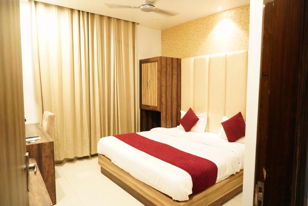Hotel Malhotra Inn 50 Meter From Golden Temple Amritsar Exterior photo