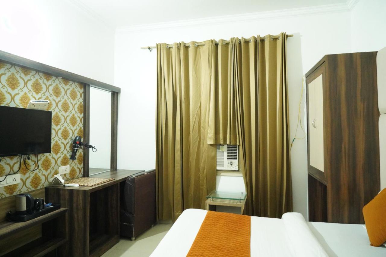 Hotel Malhotra Inn 50 Meter From Golden Temple Amritsar Exterior photo