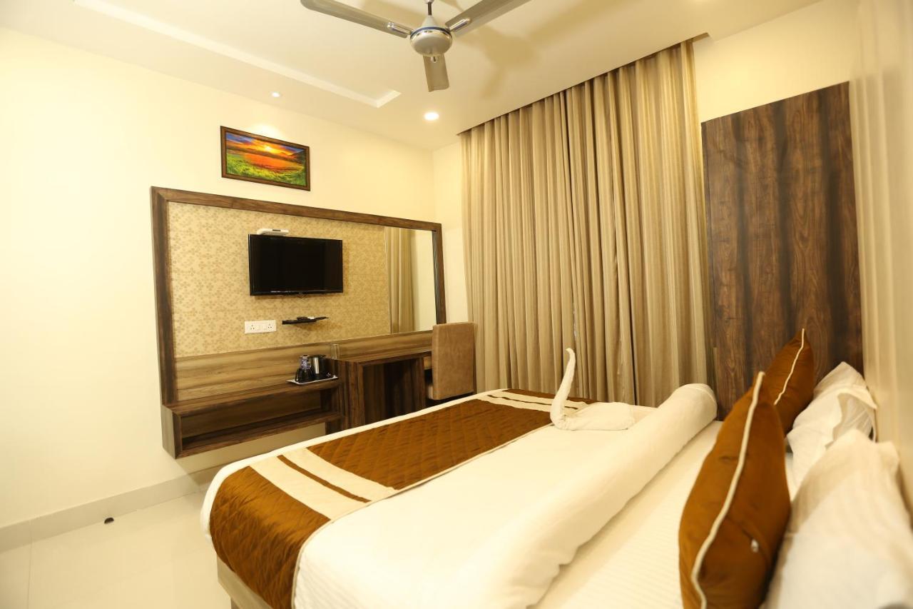 Hotel Malhotra Inn 50 Meter From Golden Temple Amritsar Exterior photo