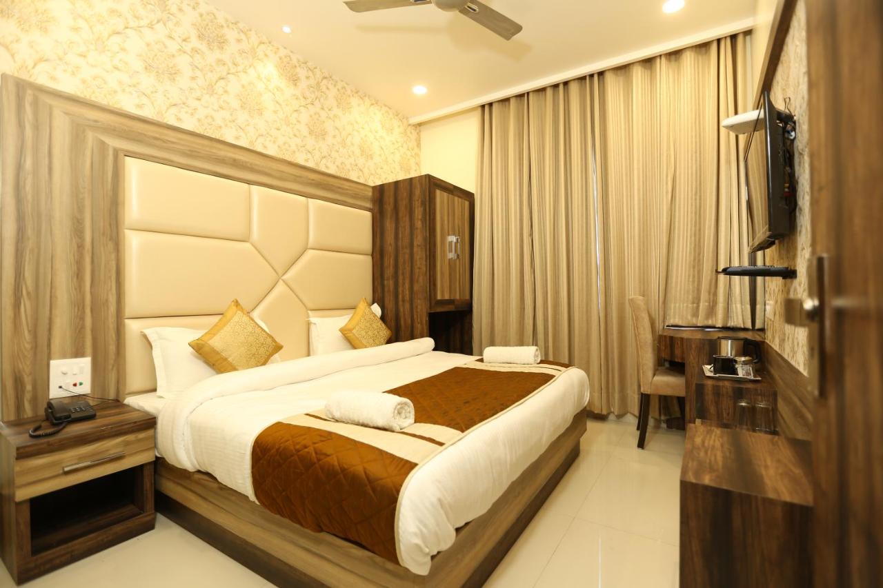 Hotel Malhotra Inn 50 Meter From Golden Temple Amritsar Exterior photo