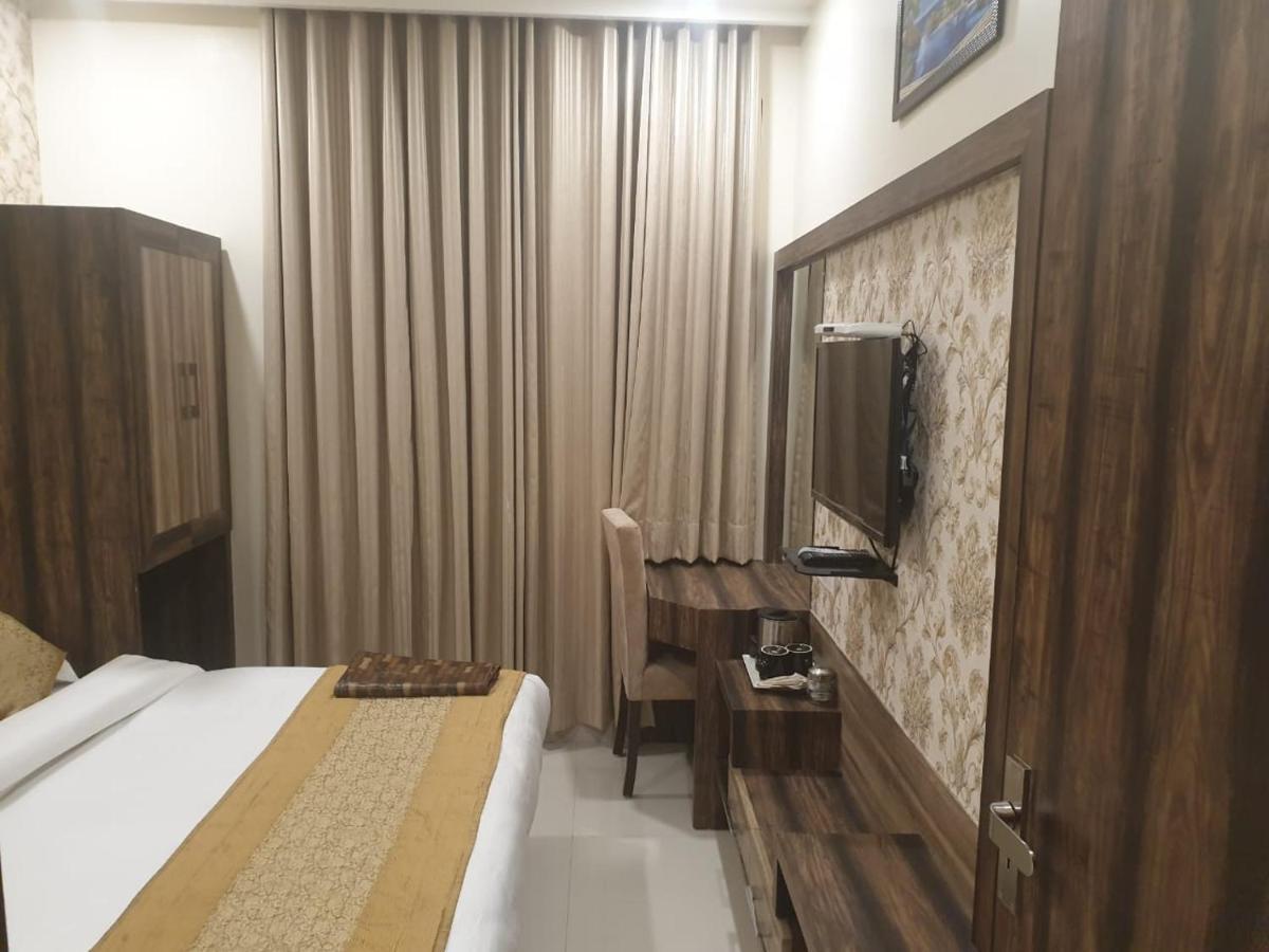 Hotel Malhotra Inn 50 Meter From Golden Temple Amritsar Exterior photo